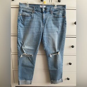Levi’s boyfriend jeans - like NEW! Distressed jeans women’s sz 10, stretch denim